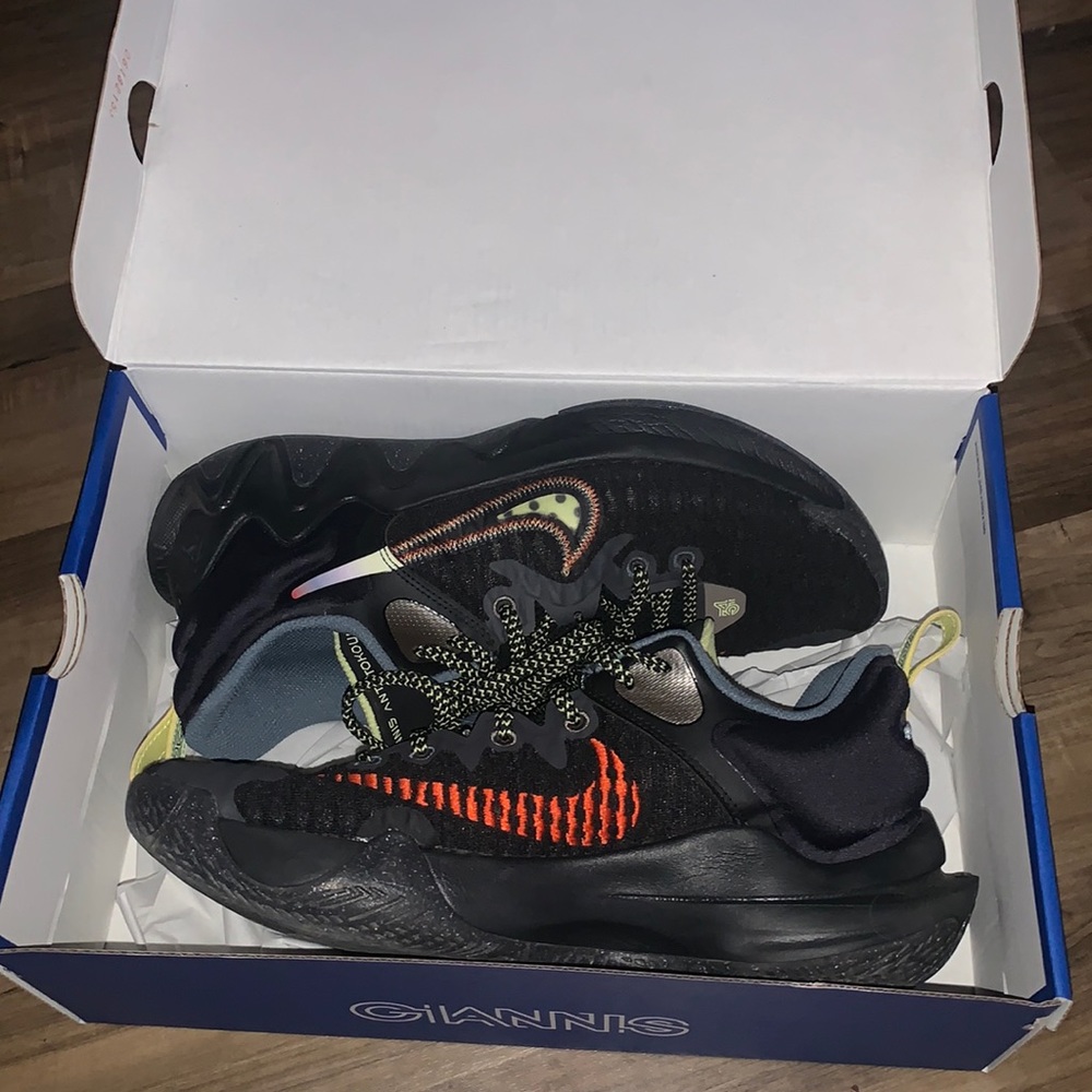 Giannis Immortality basketball shoe